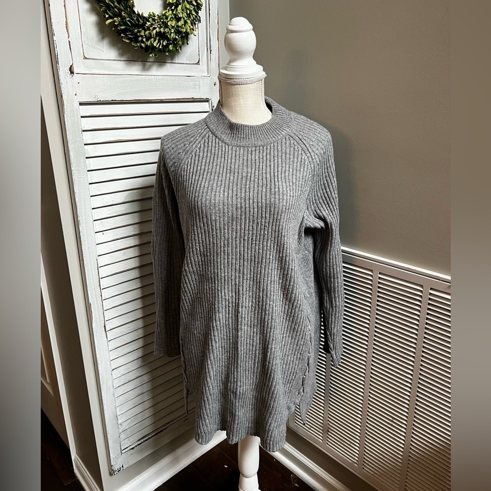 Women’s Ethyl Gray Mock neck Pullover sweater.  Size XL